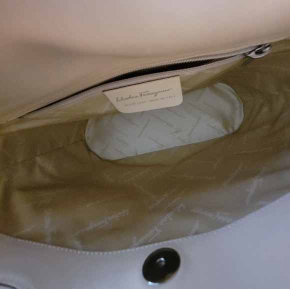 $2,000 FERRAGAMO LIMITED STRUCTURED TOTE - Picture 10 of 12